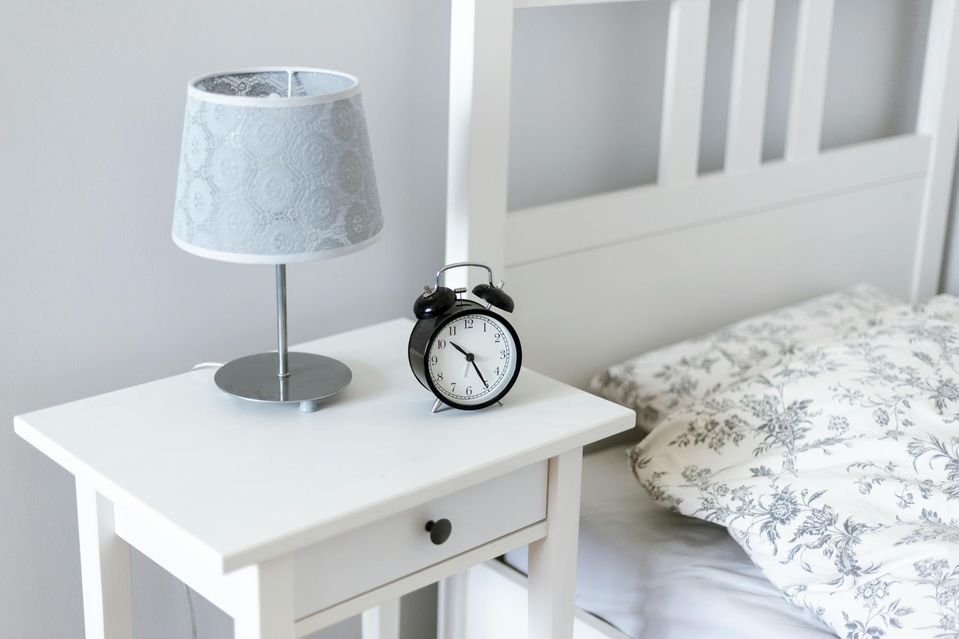 Northvik Polaris Tall Nightstand
