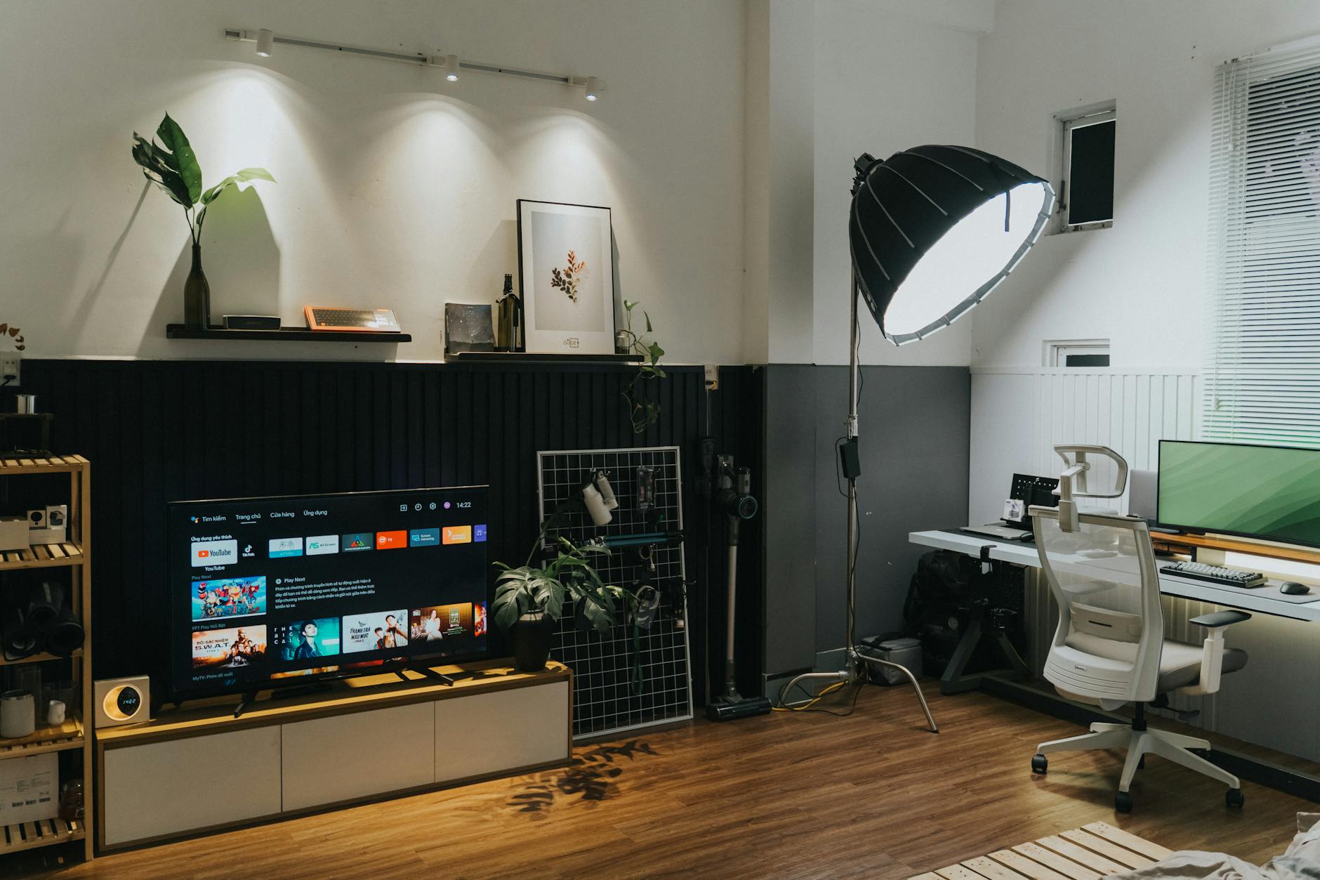 Tuva House Atlas Extendable Desk