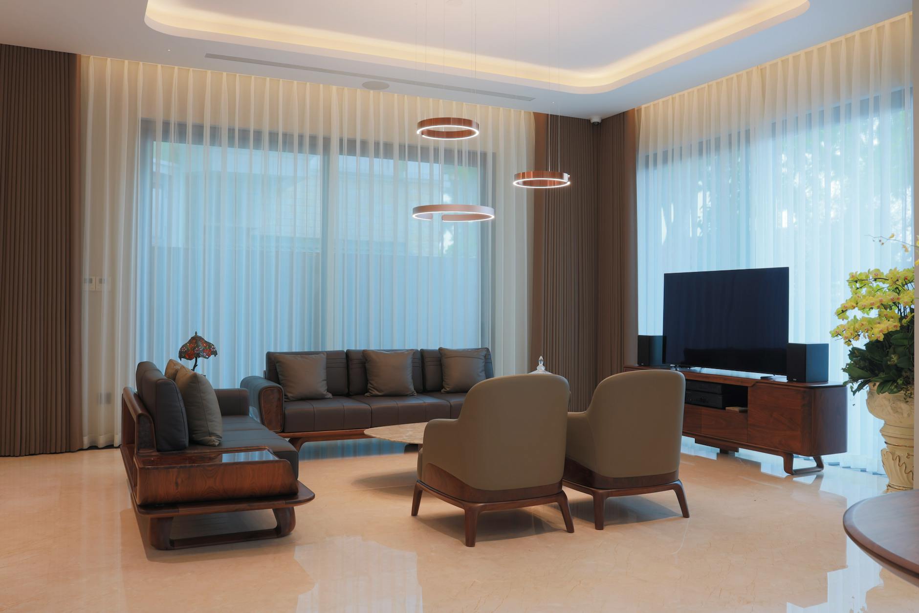 Lucerne Living Lyon Extendable TV Unit