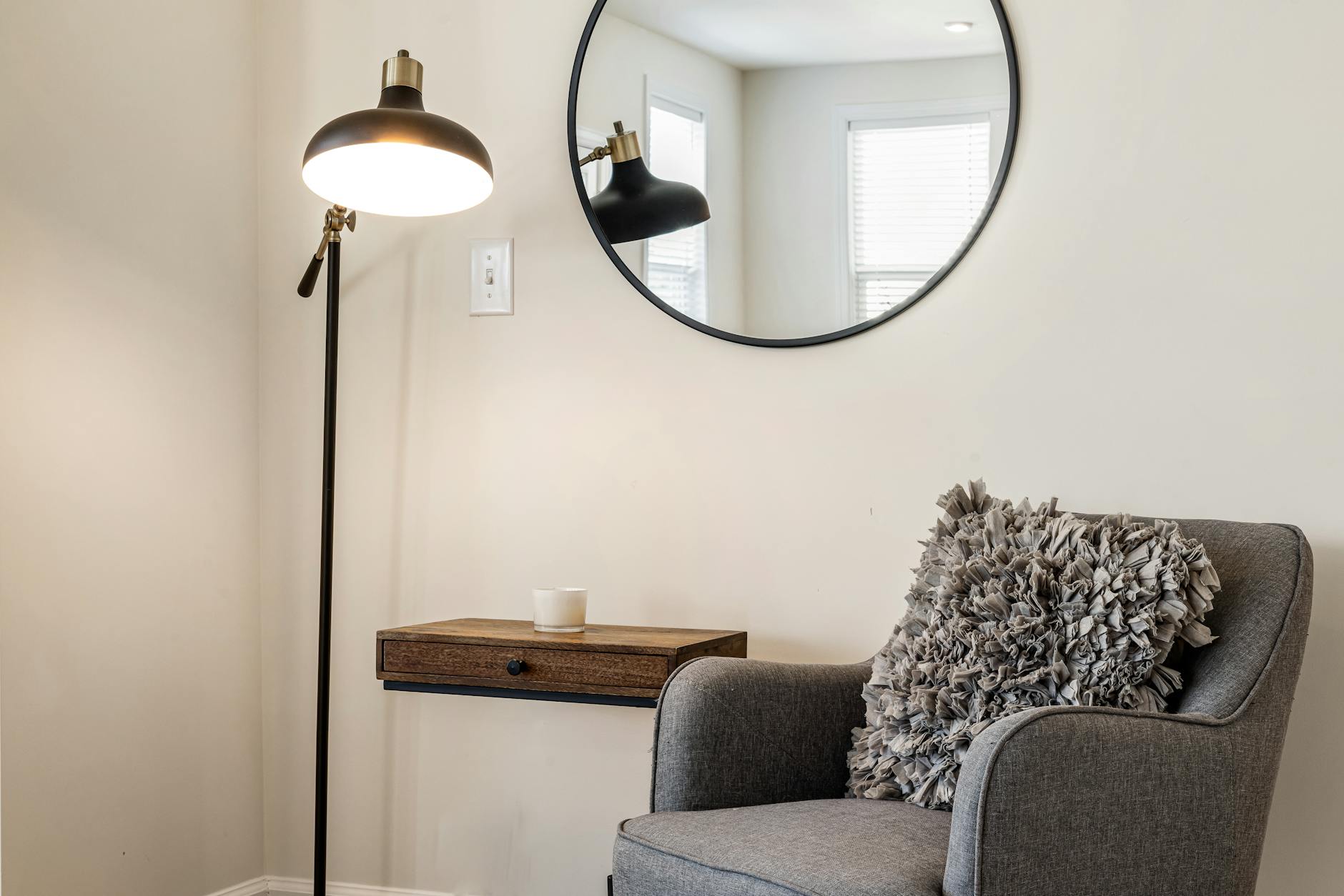 Oslo & Oak Ridgemont Compact Floor Lamp