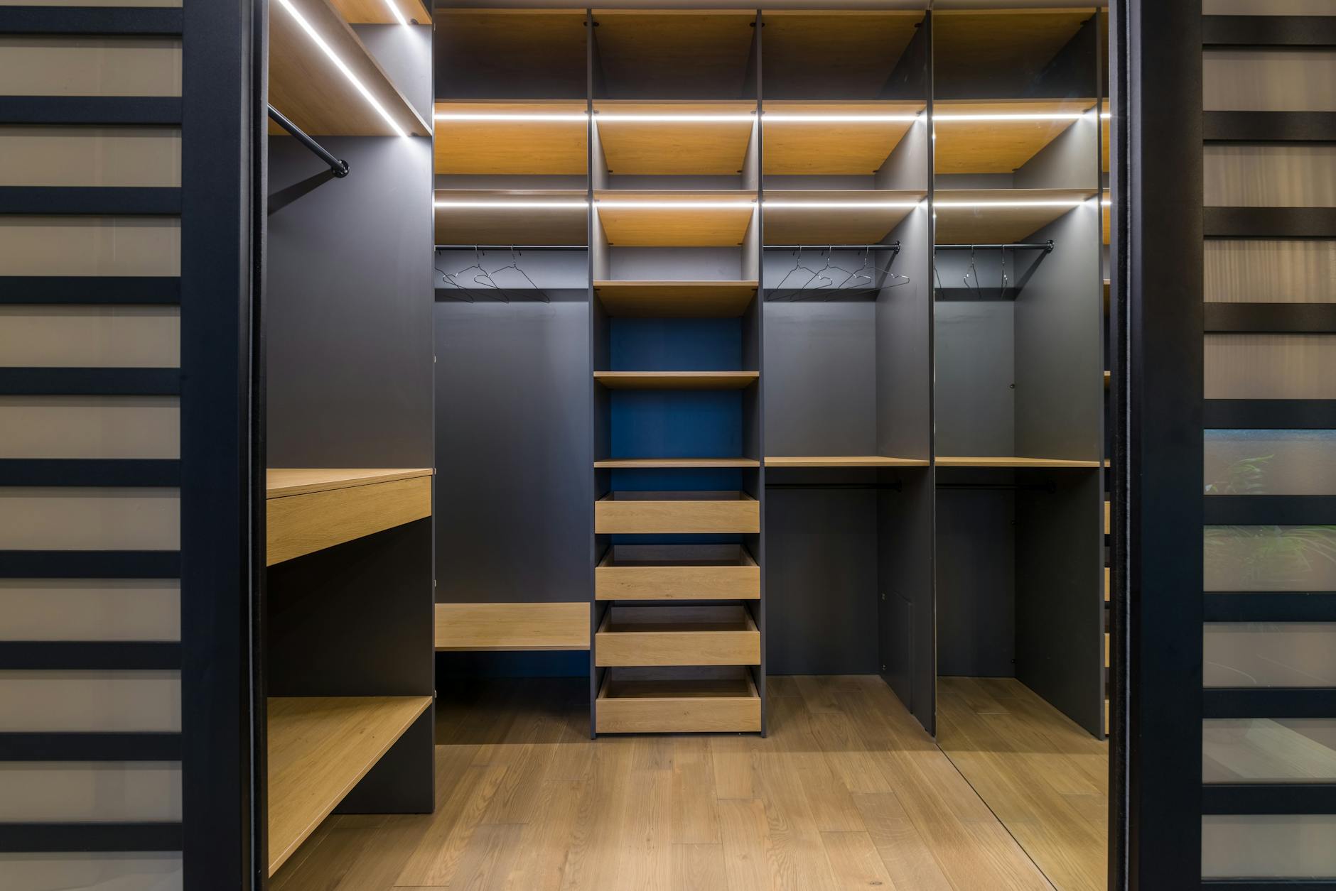 Oslo & Oak Bromma Slim Wardrobe