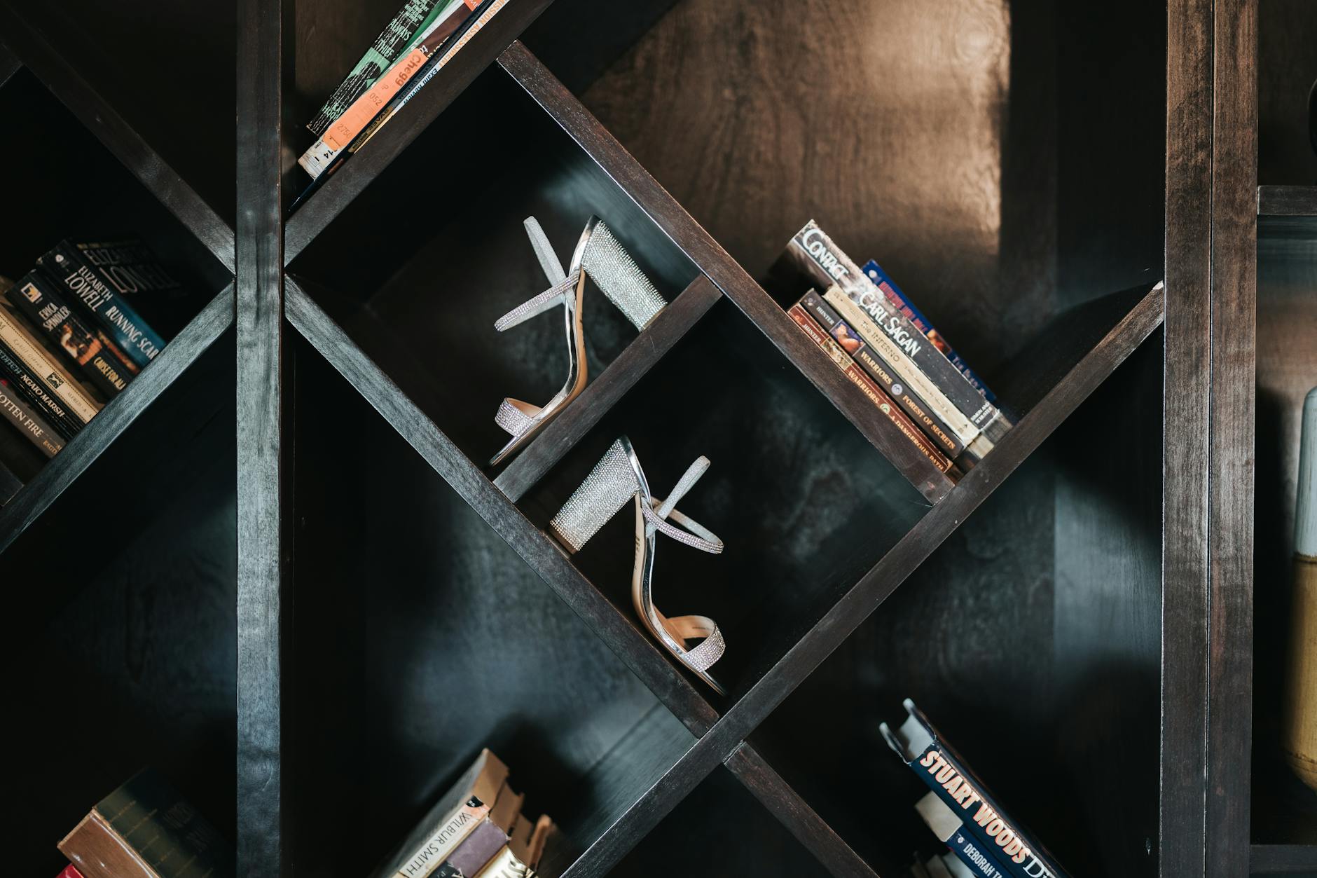 Northvik Linden Extendable Bookshelf