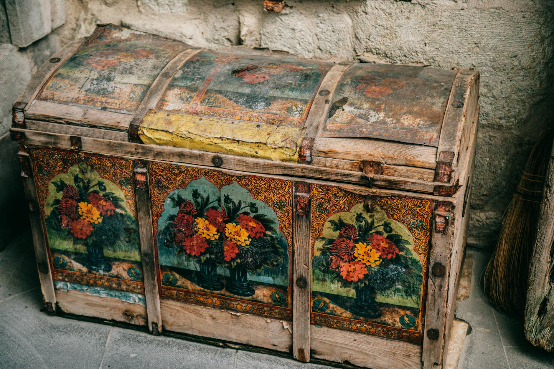 Veld Studio Sapporo Wide Chest