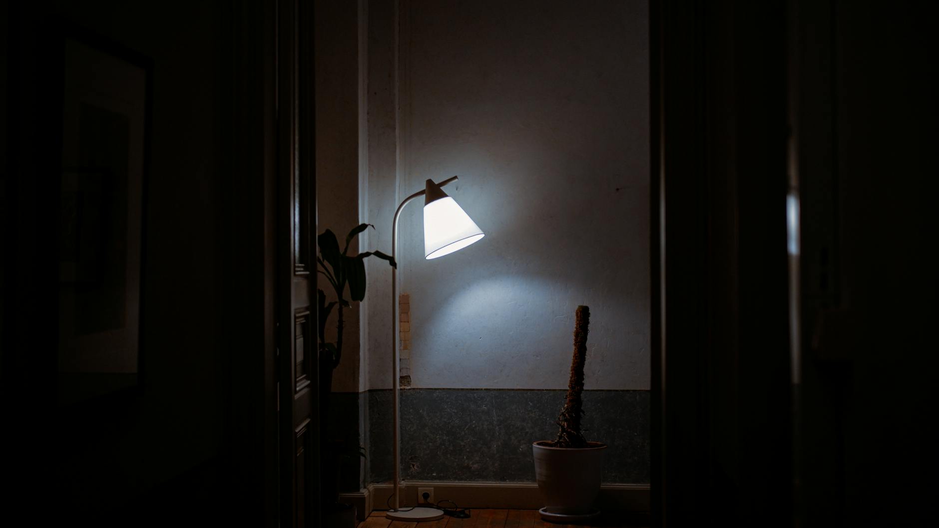 Atelier Kemp Camden Slim Floor Lamp